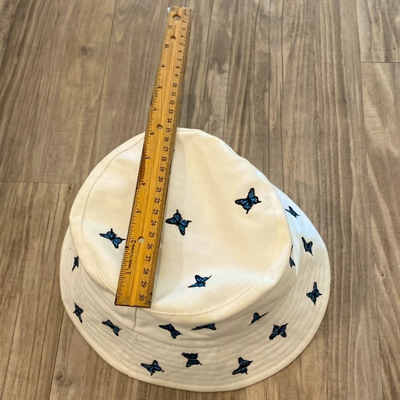 (GOOD CONDITION) Forever 21 girls bucket hat w/blue butterflies 🦋!! (One size) - Picture 9 of 16